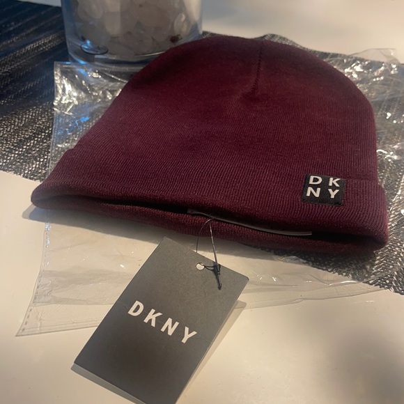NWT DKNY BURGUNDY SWEATER HAT - Picture 1 of 7